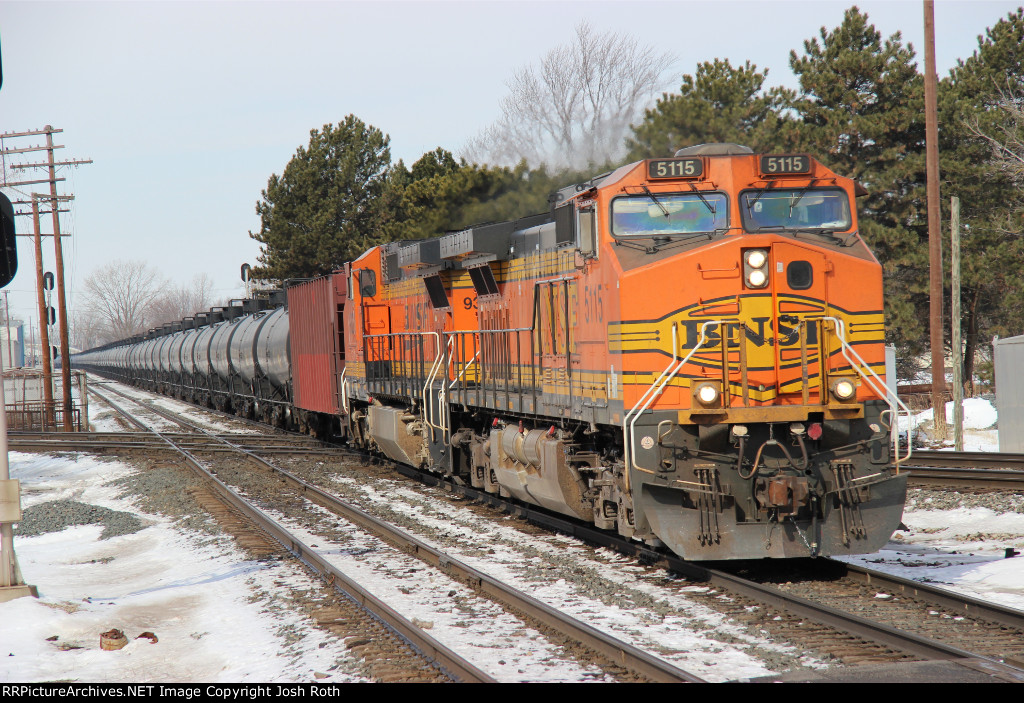 BNSF 5115 & BNSF 932